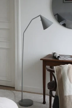 Funil golvlampa